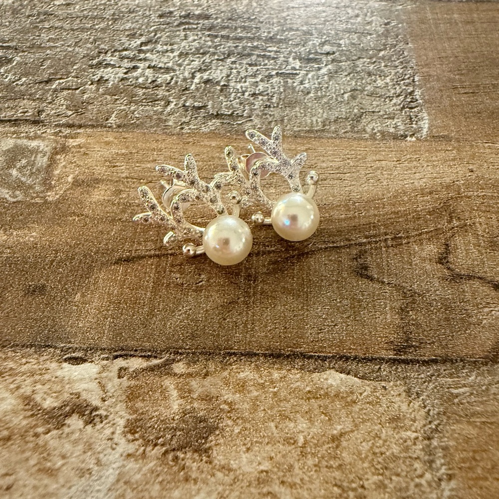 Reindeer Silver Pearl Earrings